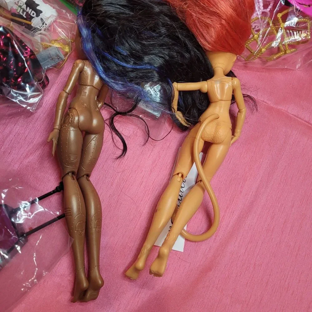Monster High Dolls and Accessories Clothes Purses Earrings Luggage Balloons G3